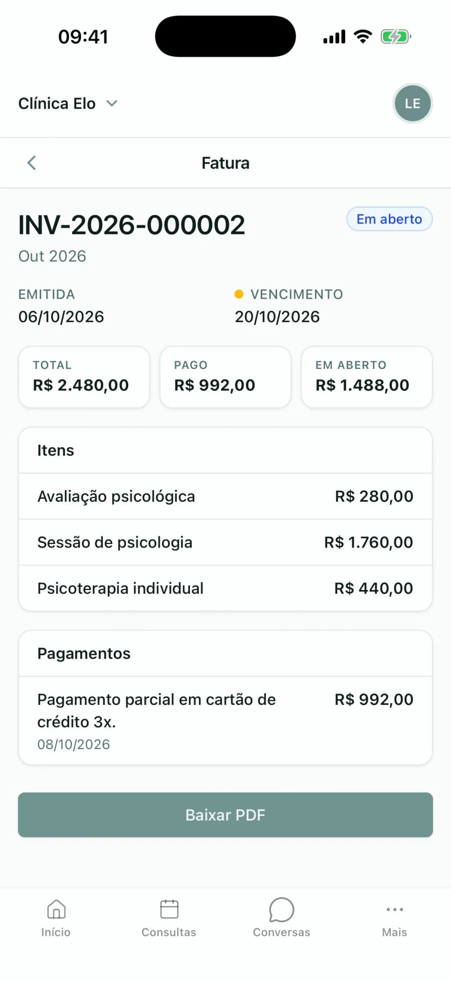 Fatura de outubro em aberto no app do paciente: total de R$ 2.480,00, R$ 992,00 pagos e R$ 1.488,00 em aberto, com as sessões, o pagamento parcial e o botão Baixar PDF